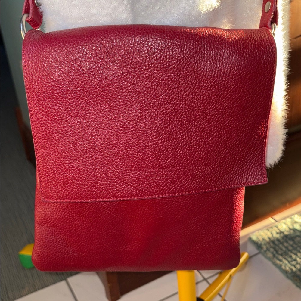 Vera Pelle  Crossbody bag  Italian Red pebbled Leather  adjustable strap
NWOT